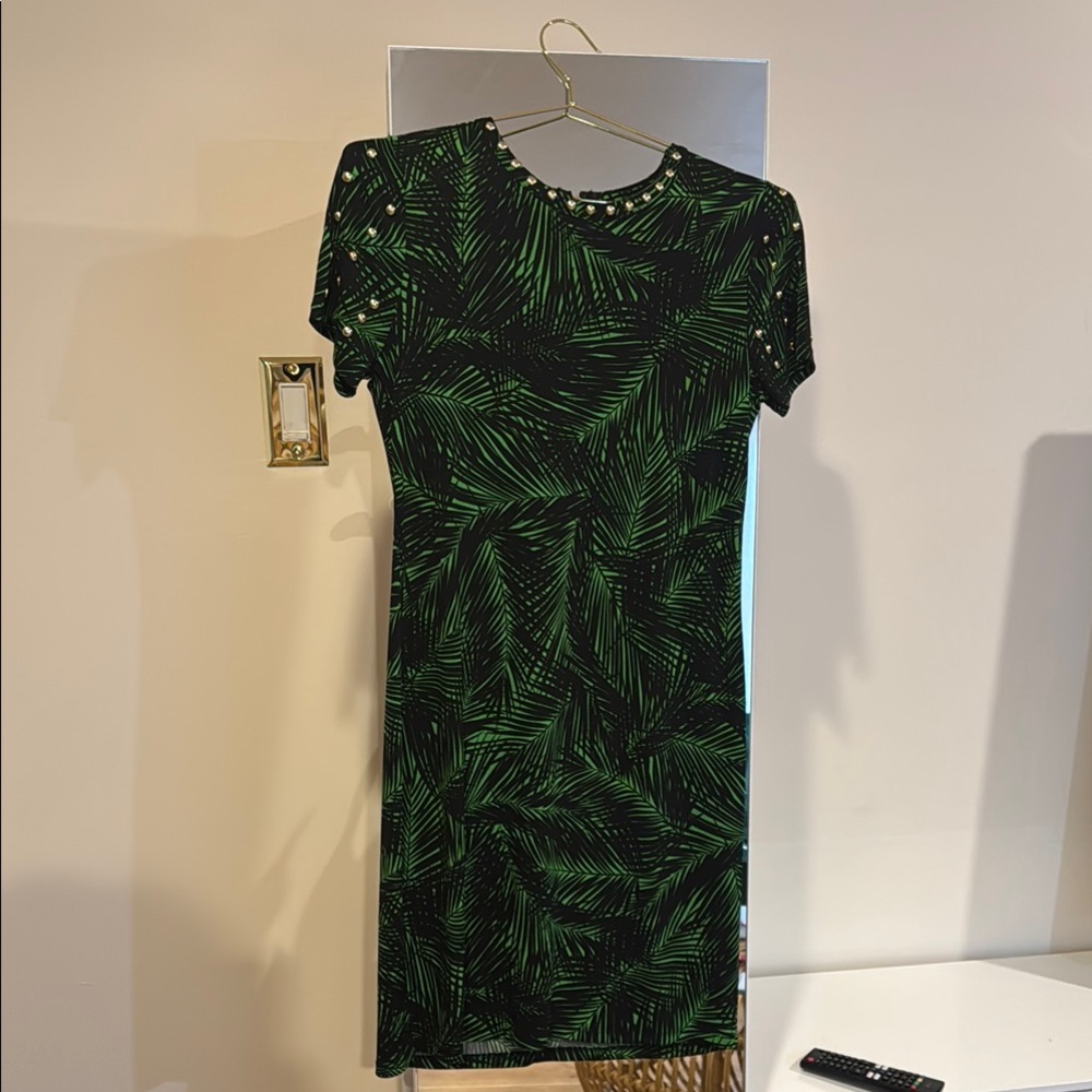 Green Sheath Midi Dress with Crew Neck and Short Sleeves
